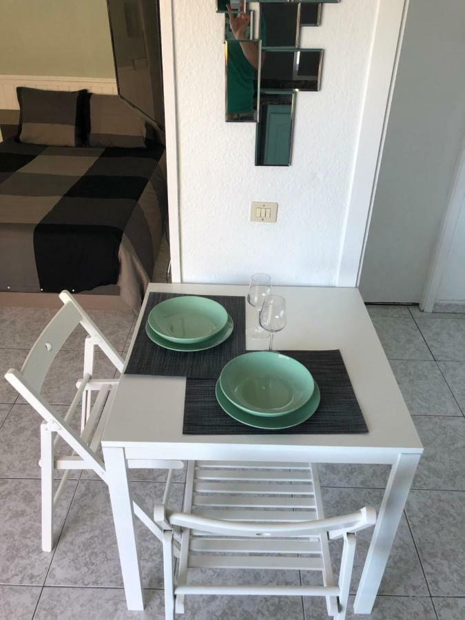 Ferienwohnung Magnificent Studio With A Terrace Overlooking The Sea! Puerto de la Cruz  Exterior foto
